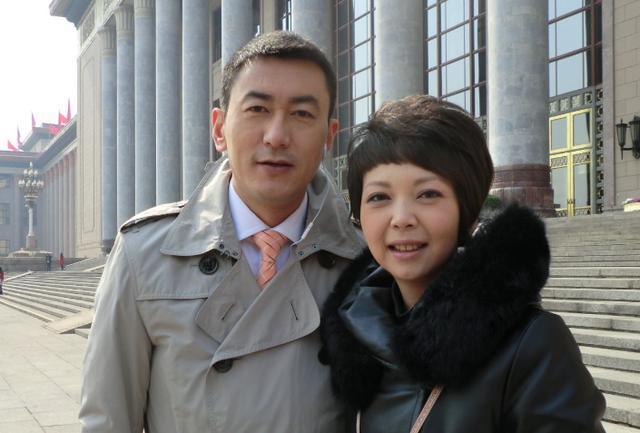他们都是央视优秀主持人,隐婚15年无人知,一家4口非常幸福!