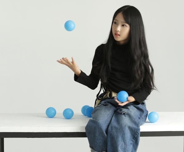 小时候相貌平平,如今气质出众美成女神|鹿晗|张婉儿|关晓彤_新浪新闻