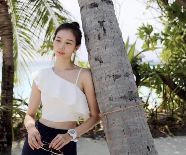 前tvb花旦杨秀惠回港为准新娘岑杏贤庆生互晒巨型钻戒