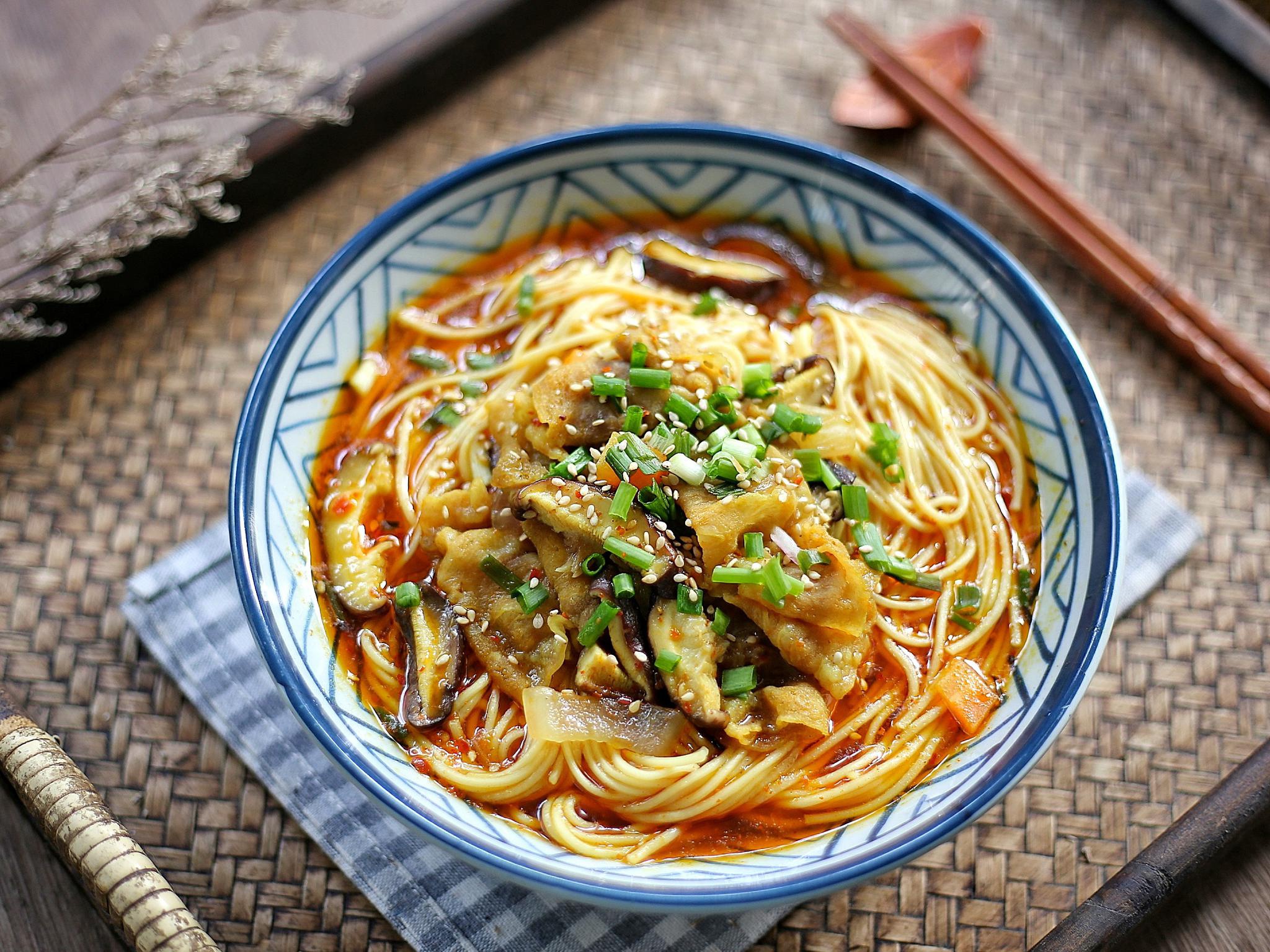 汤面还是更喜欢这做法,汤头浓郁,鲜香诱人,每次吃完汁儿都不剩