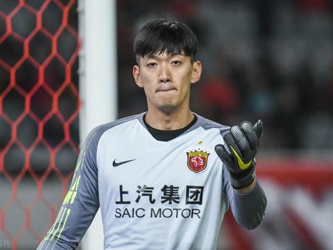 恒大不能买上港国门颜骏凌?名记曝合同已经谈好,但被电话劝阻