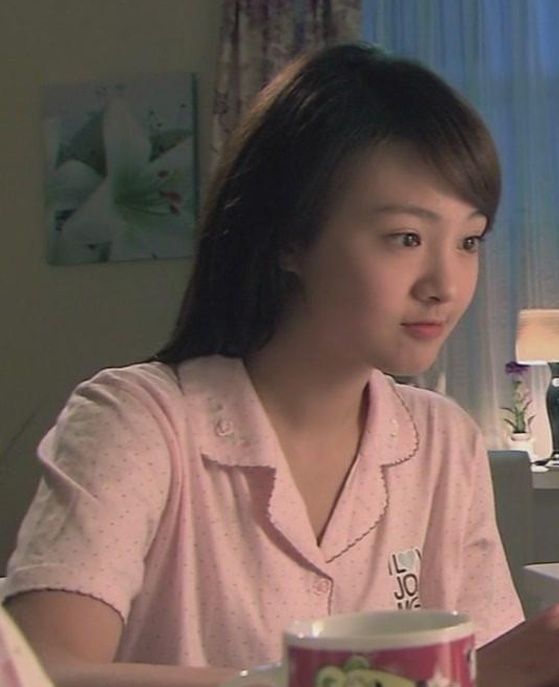 但是现在的杨紫已经华丽丽的蜕变成名副其实的女神啦,不仅演技飞快的