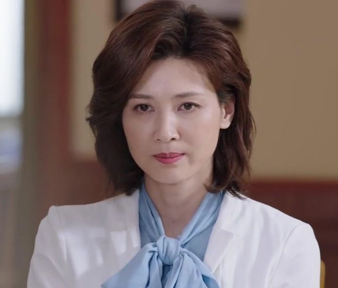 央视"气象一姐"杨丹,与大学初恋隐婚生子,24年依旧容颜不改!