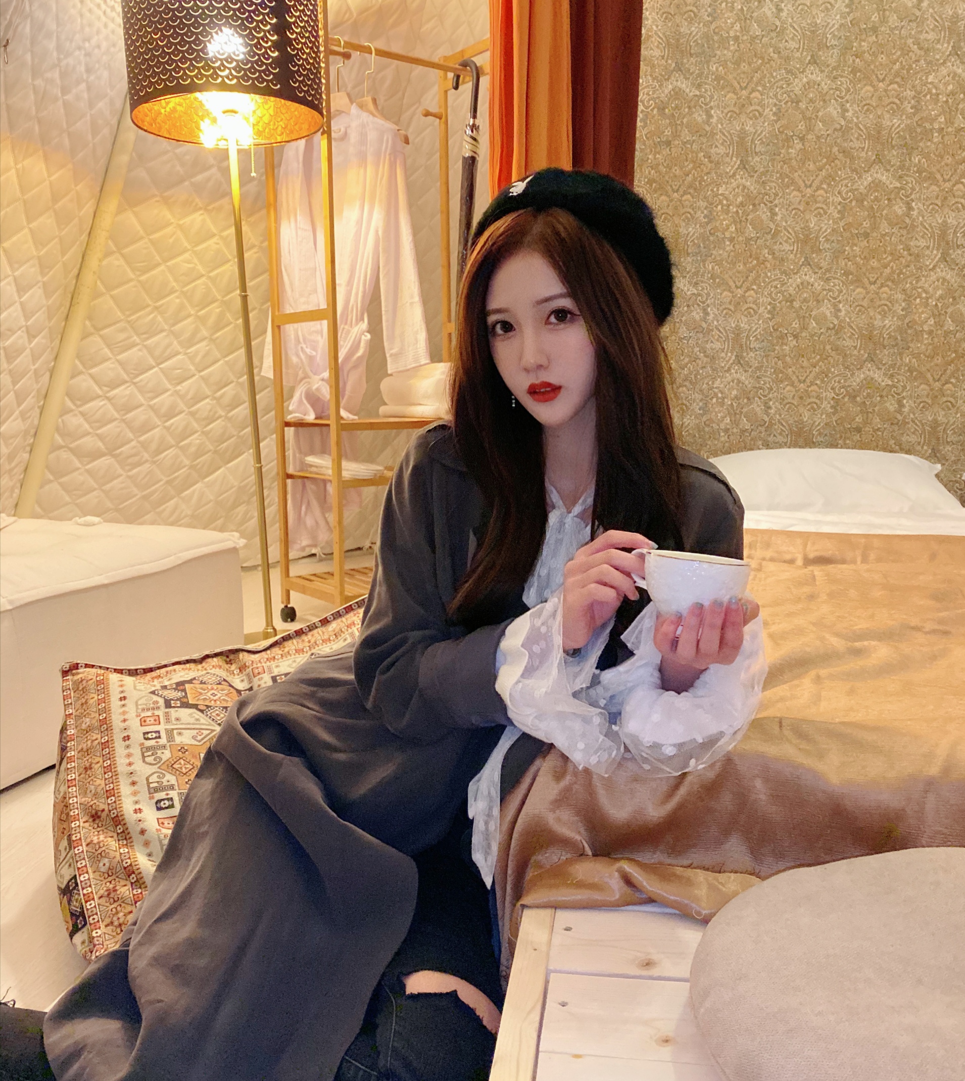 女装大佬能演戏,千万网红可以上综艺,娱乐圈的门槛有多低?