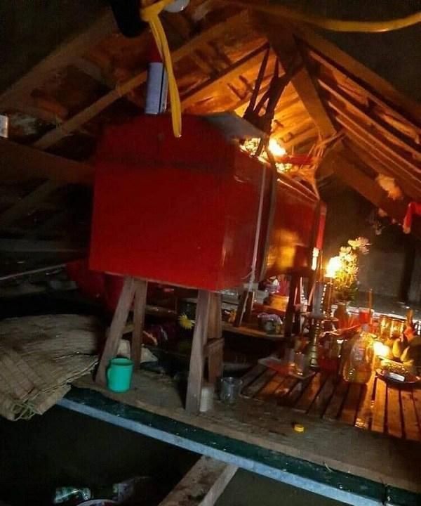 女子在洪水期间发病去世,家人担心尸体被泡将棺材吊在屋顶3天休闲区蓝鸢梦想 - Www.slyday.coM 女子在洪水期间发病去世,家人担心尸体被泡将棺材吊在屋顶3天休闲区蓝鸢梦想 - Www.slyday.coM