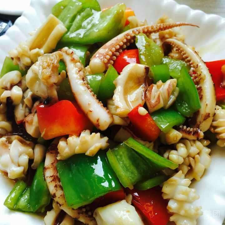 青椒炒鱿鱼须,烹饪简单,味道鲜香,营养丰富