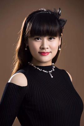 海澜集团董事长周建平之女,荣基国际实际控制人.