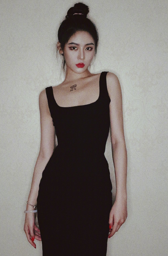 还记得《变形记》的杨馥宇?今成网红粉丝破百万,20岁整容大变样