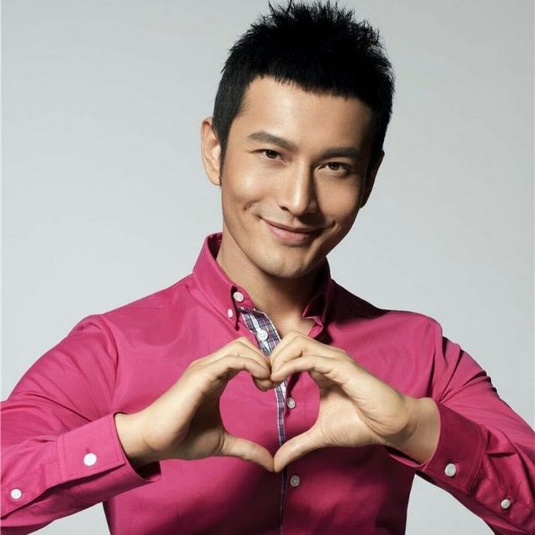 在黄晓明的身边有过一个保镖被称之为是最帅气的保镖,那就是刘忠巍