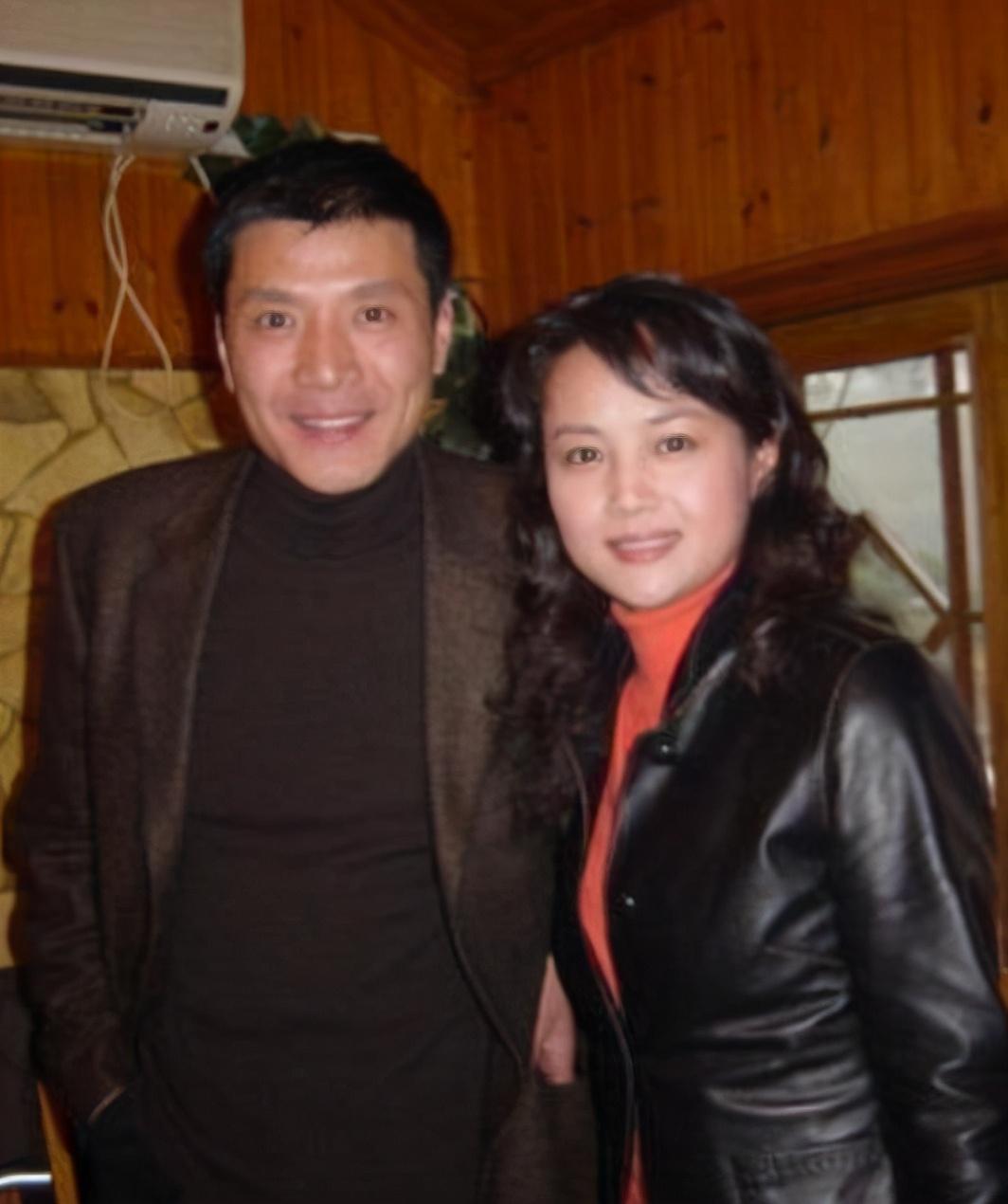 刘之冰和茹萍也是因戏结缘的一对佳偶,平时生活工作上互相勉励,彼此
