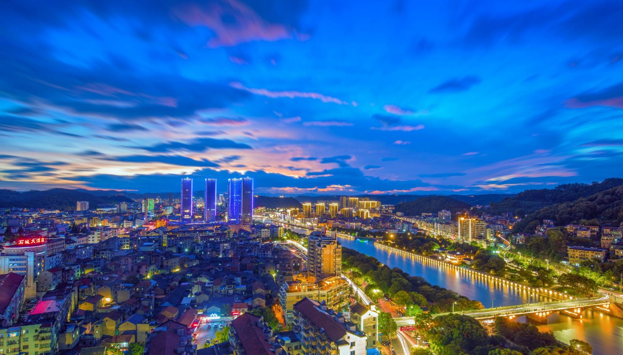 浙江新昌小县3大富豪坐拥600亿美女老板跻身前三甲亮眼