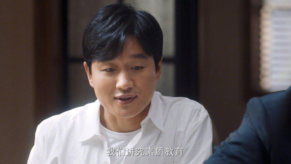 院方:系二次利用旧包装盒 为您推荐: 老人急性肾衰竭,医生清理所用