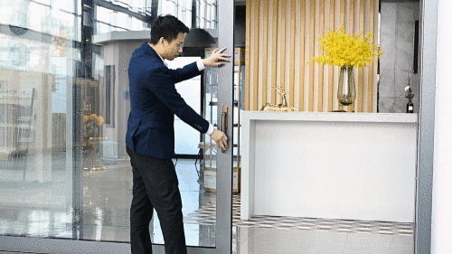 浪眼识货丨实测金致尚品金泽系列推拉门果真是个霸总