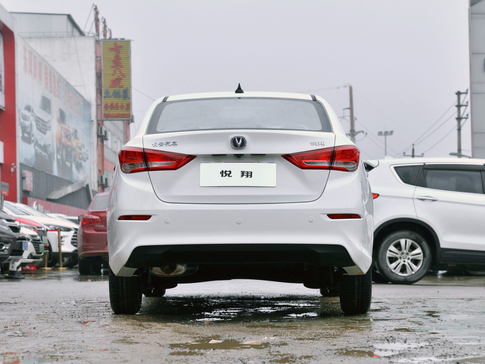 长安的入门轿车,配自动挡油耗6.2l,售价才4.99万起-新浪汽车