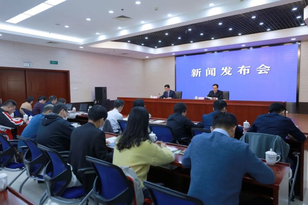 阜阳市委常委,临泉县委书记 邓真晓(程宇凡 摄)新闻发布会现场(程宇凡