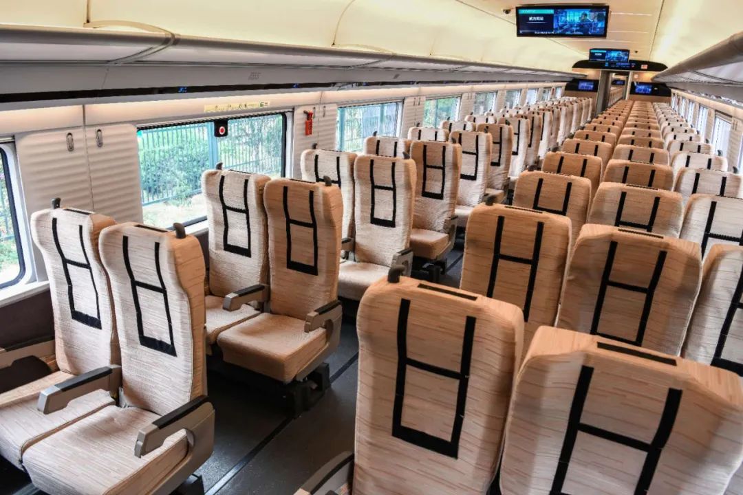 时速400公里可变轨高铁下线,将助力中国高铁"走出去"