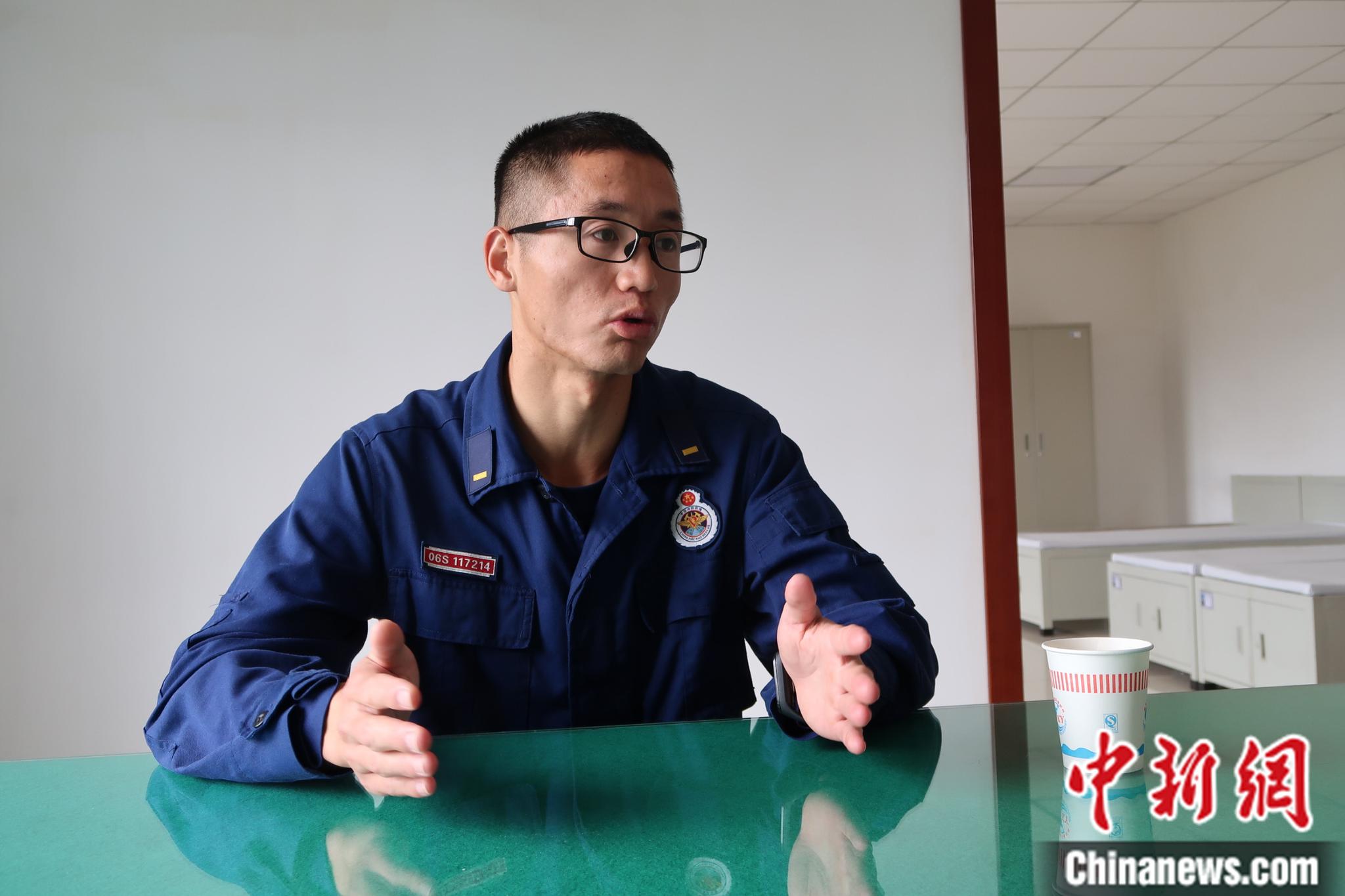 云南省森林消防总队昆明支队五华中队预备消防士徐良.张燕玲 摄