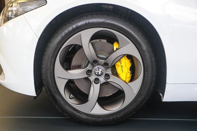 阿尔法·罗密欧Giulia 280HP黯夜魅影限量版到店