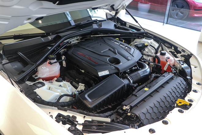 阿尔法·罗密欧Giulia 280HP黯夜魅影限量版到店