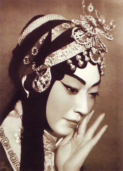 梅兰芳往事把京剧带到好莱坞坚决不为日本人演出