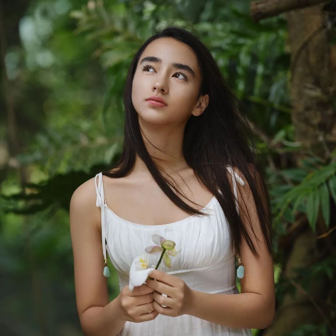 被称雨林精灵的这位小戏骨也太仙气了