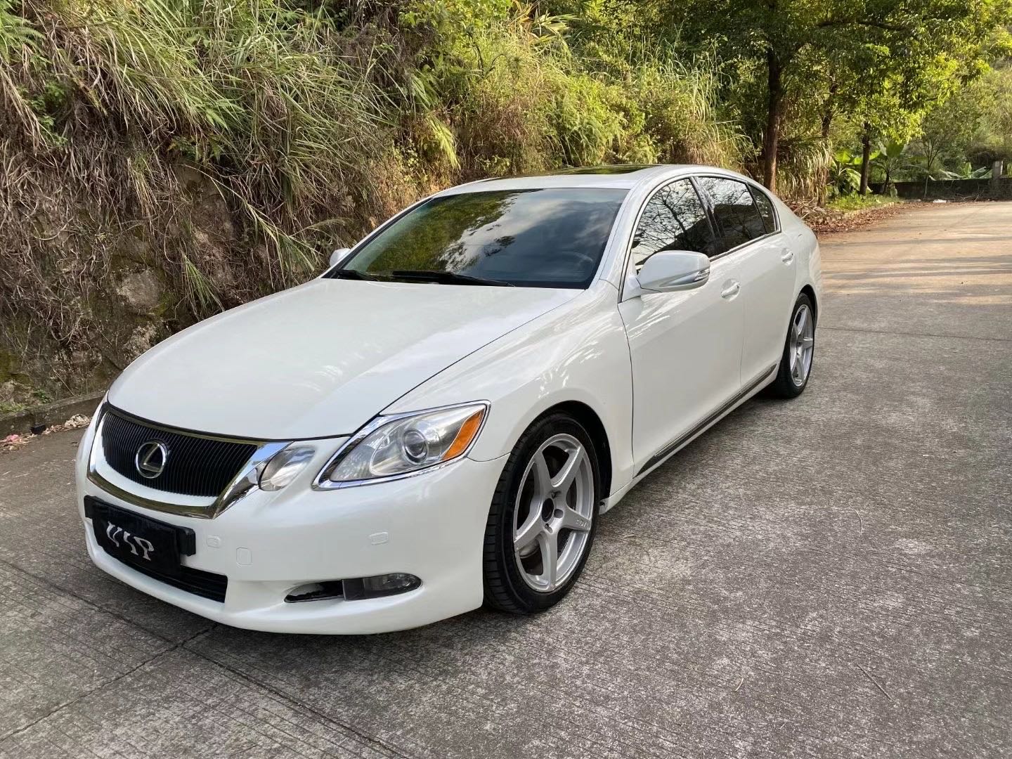 12年雷克萨斯gs460售价13万,似有一种不怒而威的气势