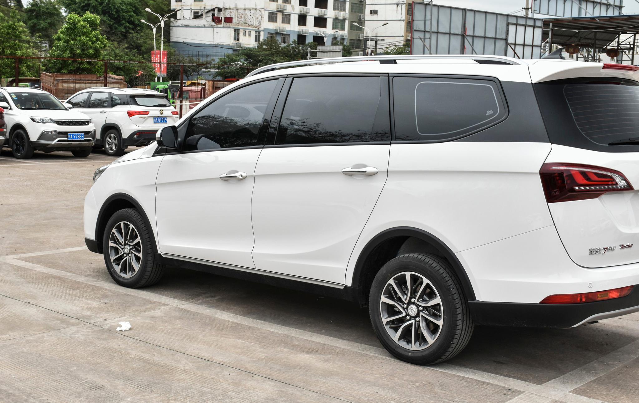 顶配1028万2021款宝骏730来了两种7座布局可选