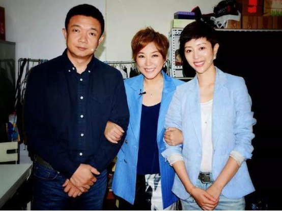 原来他们是夫妻,老婆演《父母爱情》,老公是名导,隐藏太深