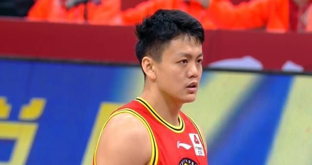 第三节热甫卡提江勾手,姜伟泽再中压哨,唐才育空切入网,李安中投打进