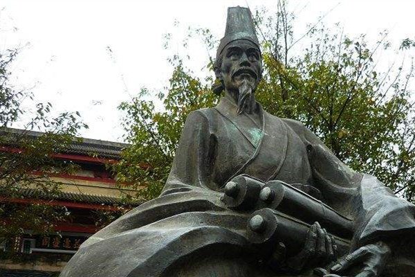 此人料事如神,才能堪比贾诩和郭嘉,为何却被皇帝逼疯
