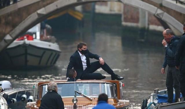 《碟中谍7》新片场照曝光：阿汤哥在威尼斯上演“水上飞”休闲区蓝鸢梦想 - Www.slyday.coM