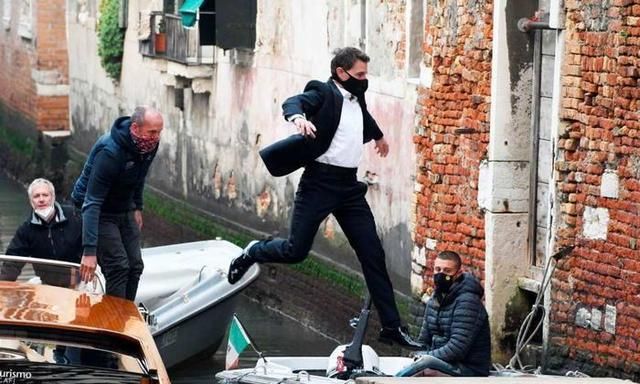 《碟中谍7》新片场照曝光：阿汤哥在威尼斯上演“水上飞”休闲区蓝鸢梦想 - Www.slyday.coM