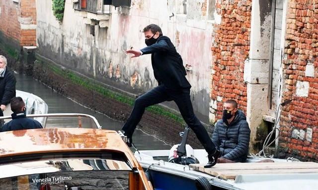 《碟中谍7》新片场照曝光：阿汤哥在威尼斯上演“水上飞”休闲区蓝鸢梦想 - Www.slyday.coM