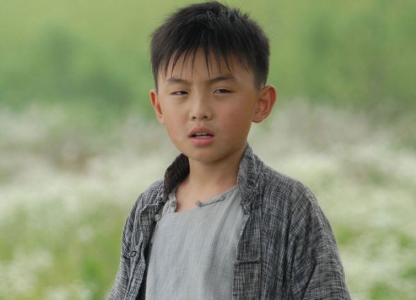 搭档易烊千玺仍不温不火,如今变得不敢认|郑伟|参演|童星_新浪新闻