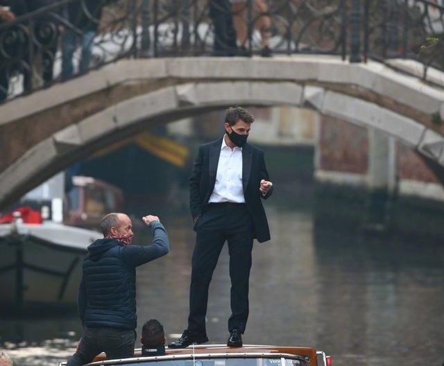 《碟中谍7》新片场照曝光：阿汤哥在威尼斯上演“水上飞”休闲区蓝鸢梦想 - Www.slyday.coM