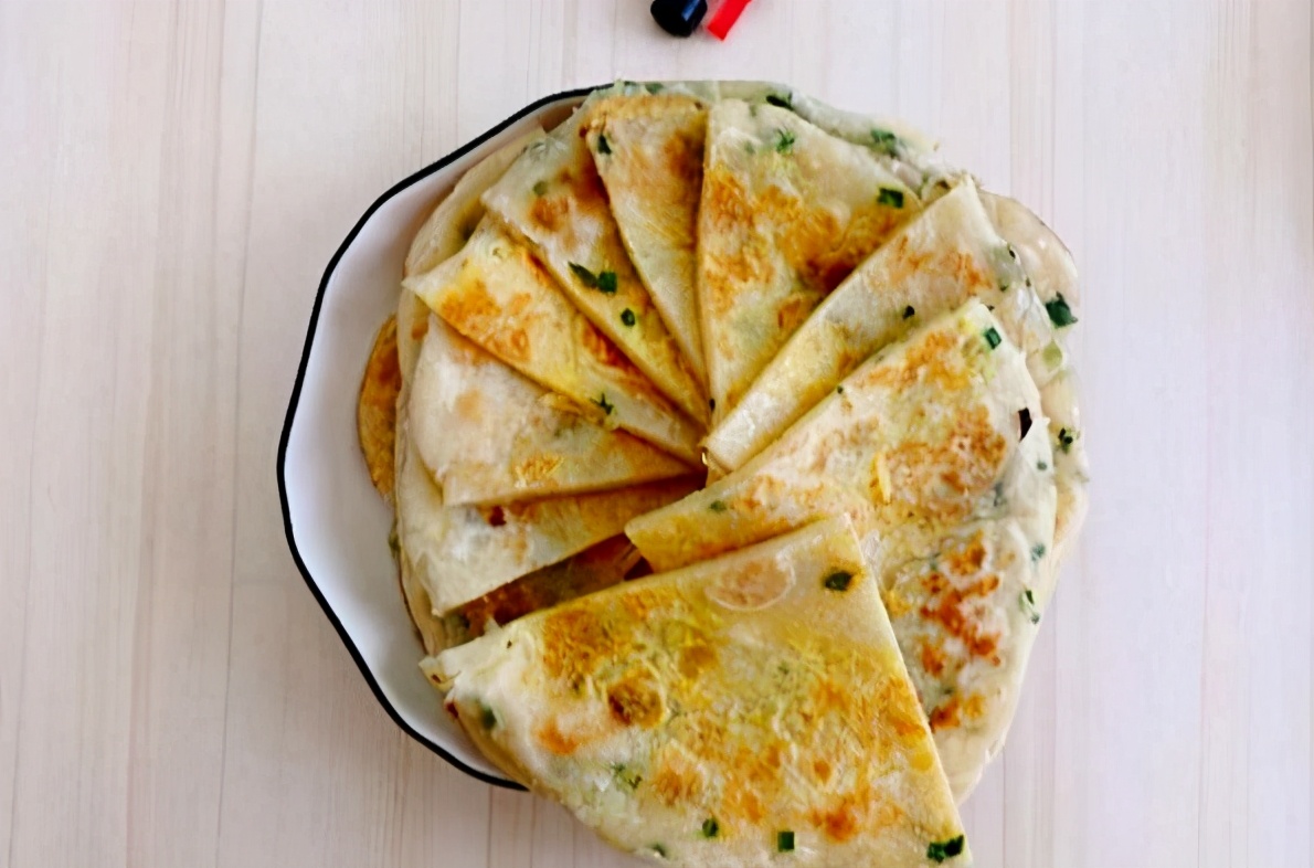 不用发面的鸡蛋葱油饼很适合高血糖人群