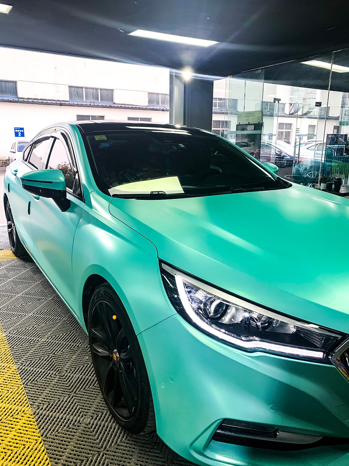 贴膜,小编今天给大家推出的是全网最新的红旗h5车身改色膜电光蒂芙尼