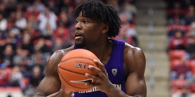 华盛顿大学前锋以赛亚-斯图尔特已为勇士马刺进行面试