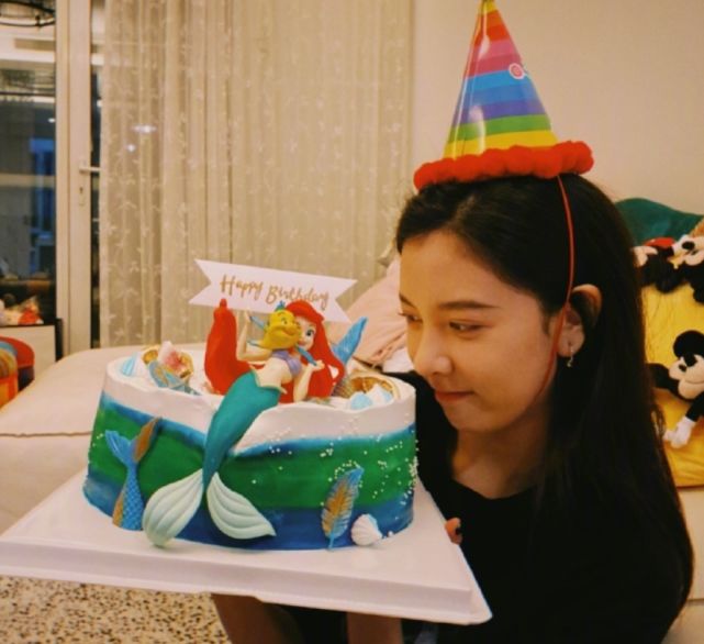 女生心中的梦想了,但是引起大家热议的,并不是宋妍霏生日现场的布置