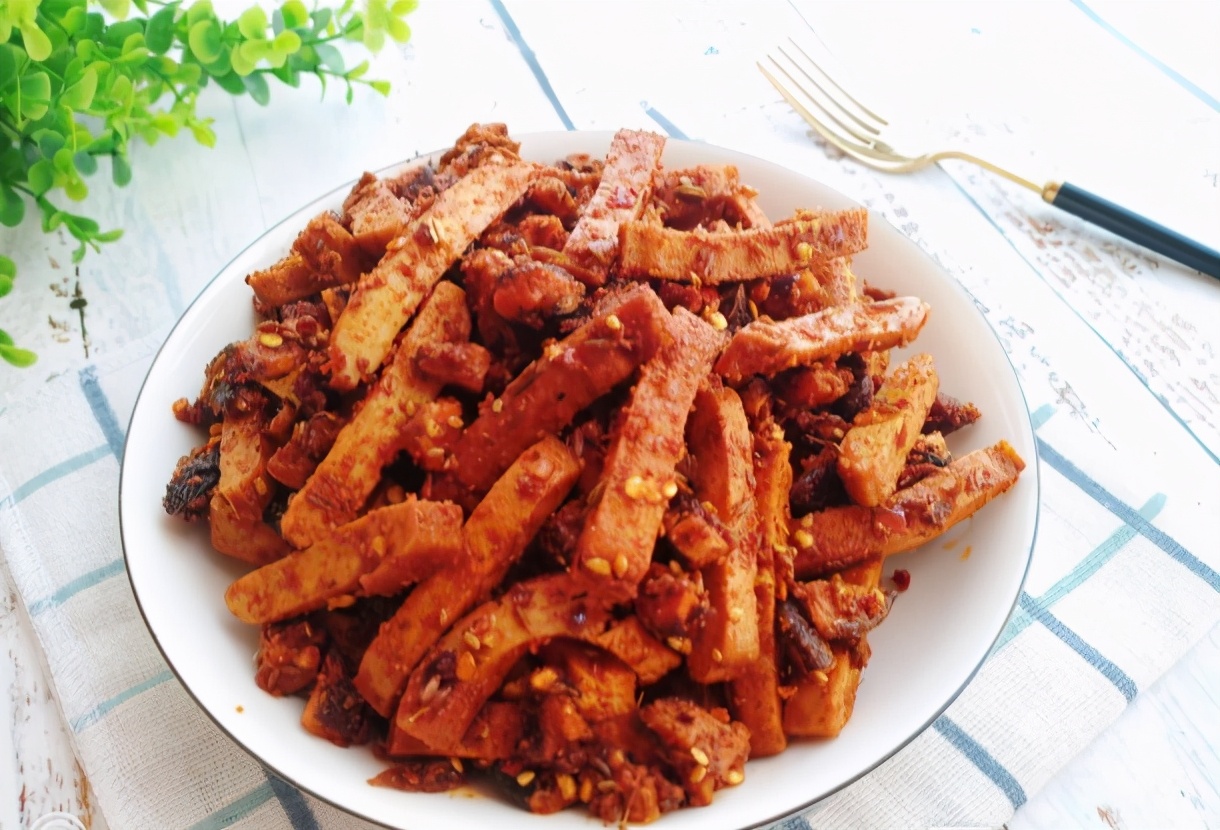 自制麻辣香干,香辣过瘾!如果再配个小酒,真是不错