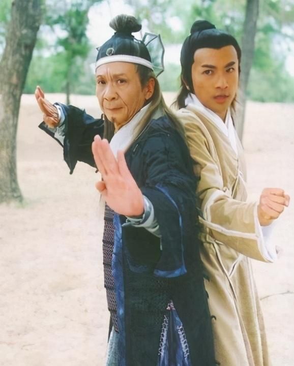 "青翼蝠王"刘长生被曝街头卖艺?儿子生气否认,父子相貌太相似