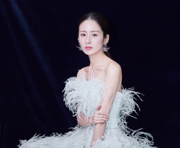 名字中带"颖"字的女明星,前四位都已火成一线,她却靠老公走红