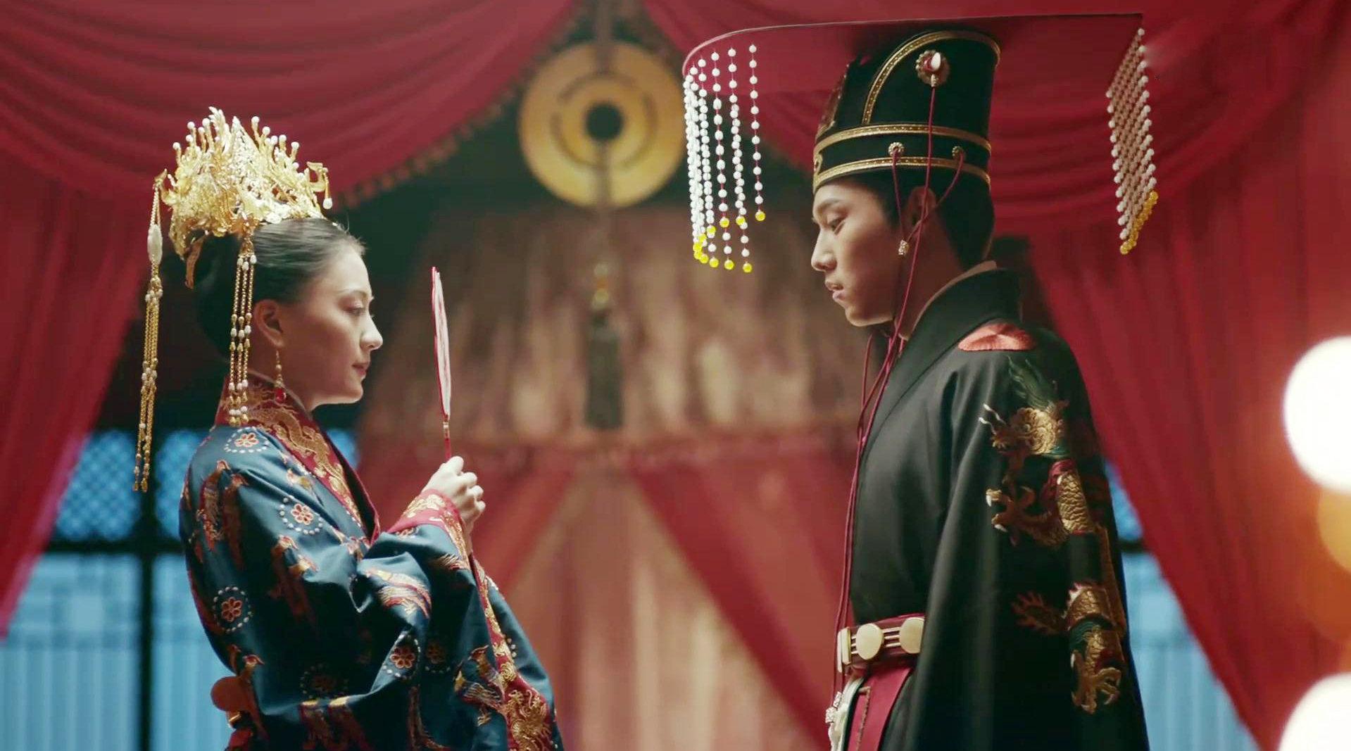 皇后大婚之夜遭冷落,启荣被横刀夺爱,兄弟俩因爱团灭