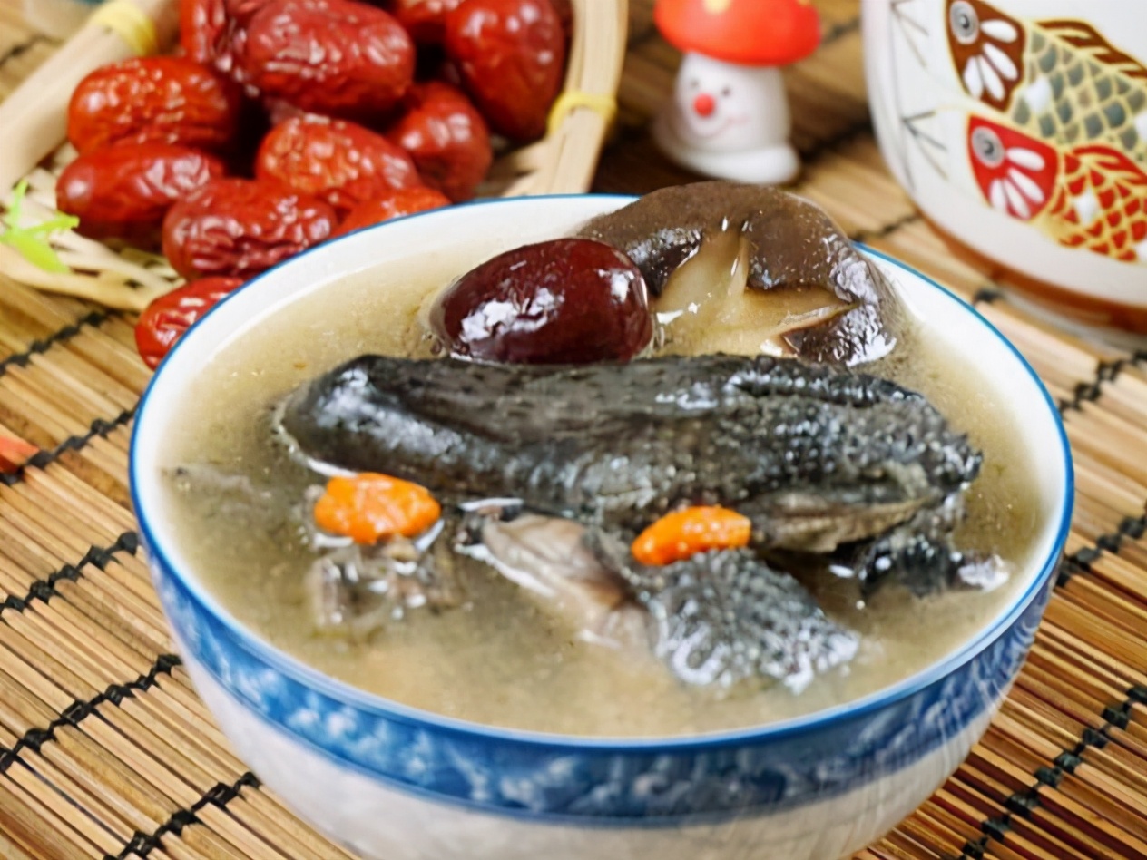 女性之友—枸杞红枣乌鸡汤,补血益气营养丰富,女人要对自己好点