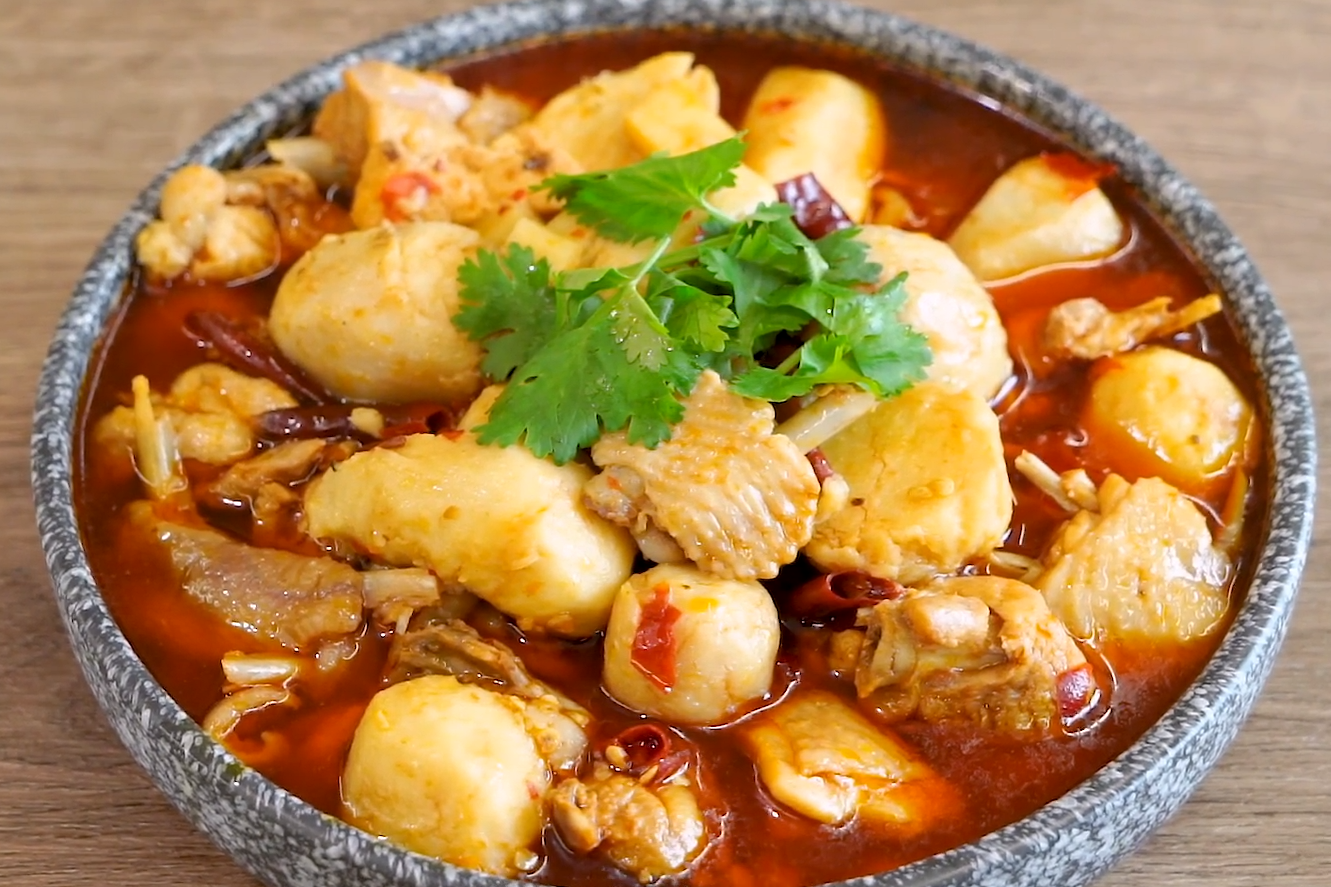 这才是芋儿鸡最好吃的做法,鸡肉细嫩,芋儿软烂入味,开胃又下饭