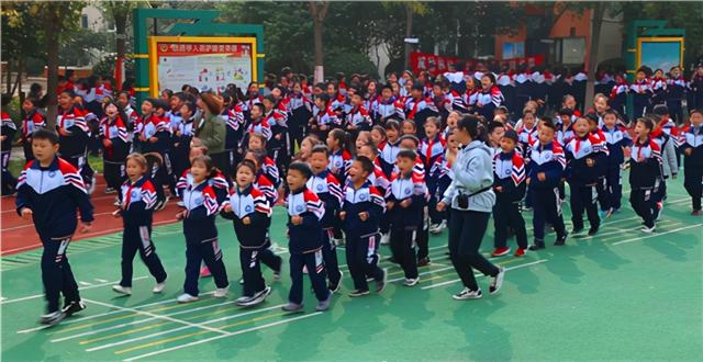邯郸美的小学课间激情跑操 强健学生体质休闲区蓝鸢梦想 - Www.slyday.coM