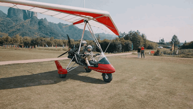 江郎山下有一处蓄青龙沟之水而成的人工湖,名曰"须女湖".