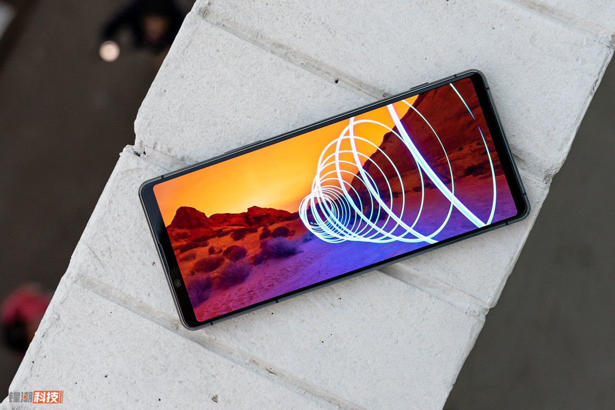 索尼xperia 1 ii 图赏:中框切平的 4k oled 带鱼屏手机