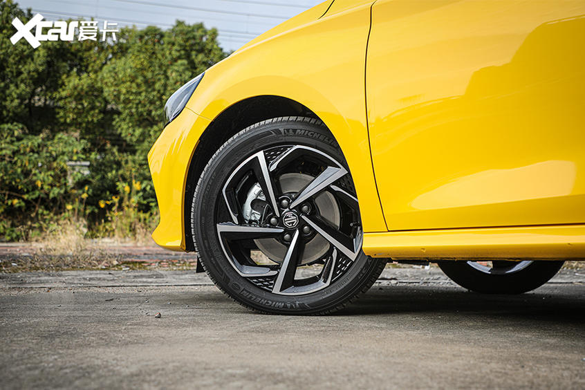 场地抢先试驾名爵5 记忆犹新的一抹黄