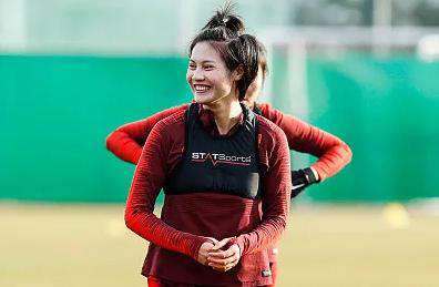 中国女足今天公布新一期集训名单,广东梅州女足两名后防球员罗桂平